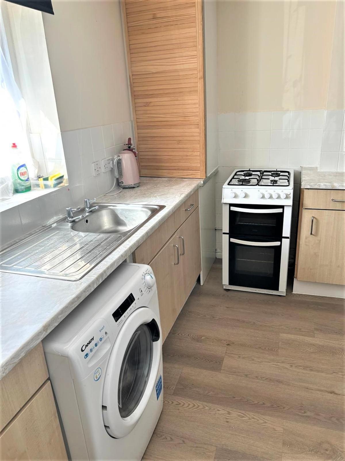 Appartamento Zone 2 Lovely 4 Bedroom - 3 Trowbridge Road Londra